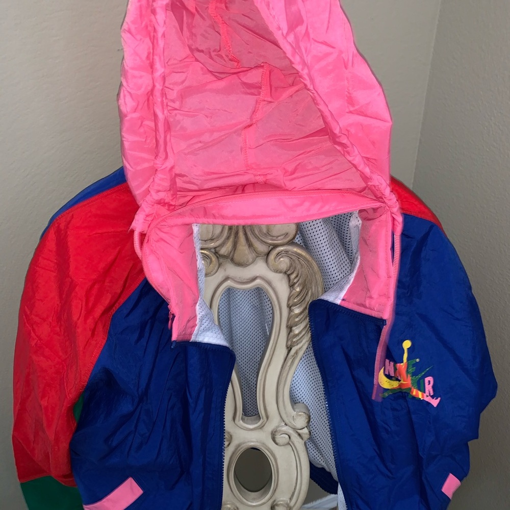 AIR JORDAN RETRO WINDBREAKER NEW SIZE SMALL - Picture 7 of 7